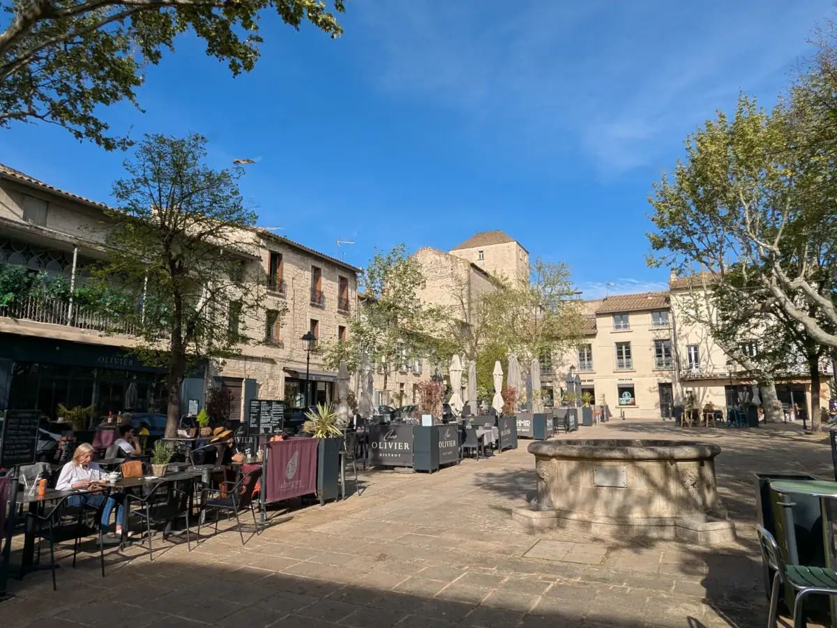 Place Jean Jaurès à Villeneuve-lès-Avignon © VF