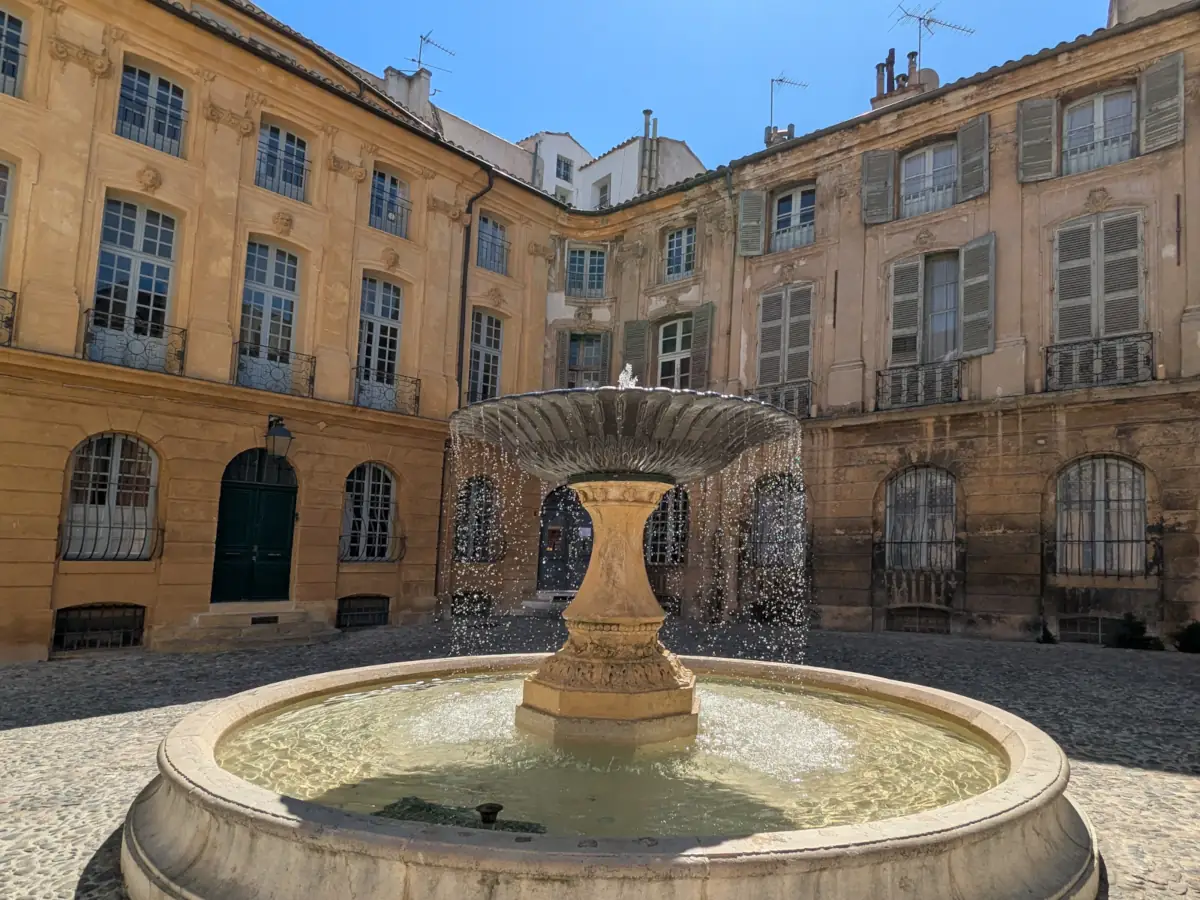 Place d'Albertas in Aix-en-Provence © VF