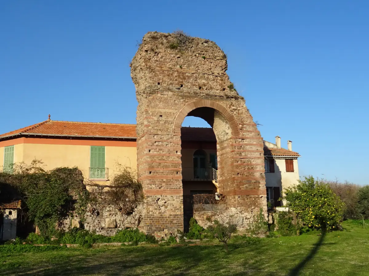 Porte d'Orée, thermes romains à Fréjus © VF