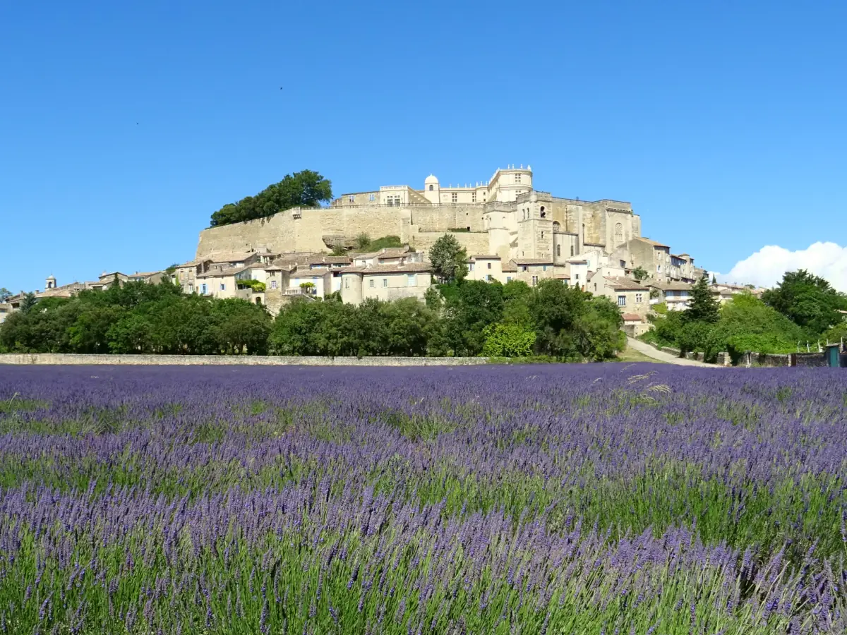 Grignan in Drôme Provençale © VF